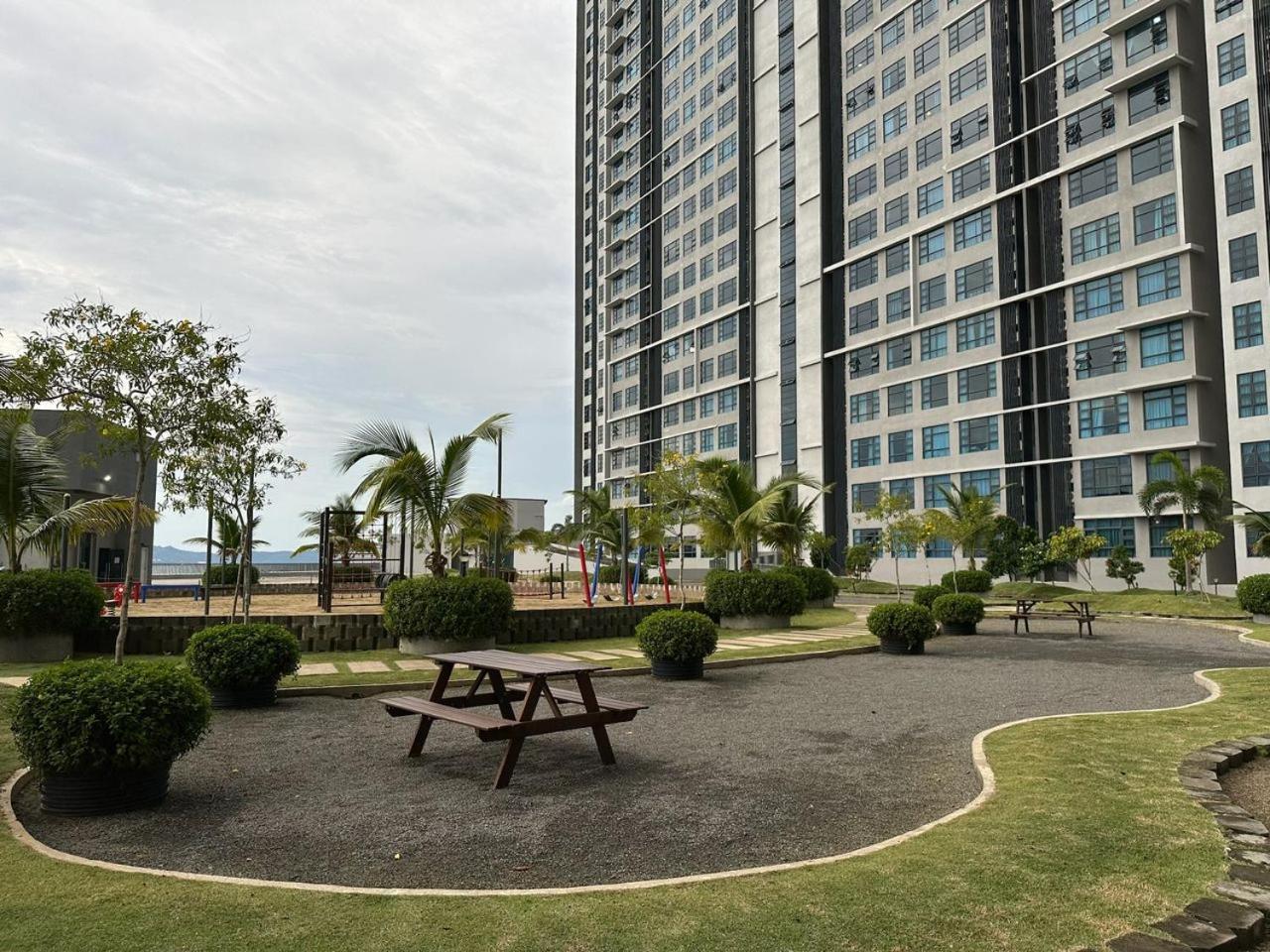 Jesselton Quay Sea & Pool View For 6 Pax Apartment Kota Kinabalu Luaran gambar